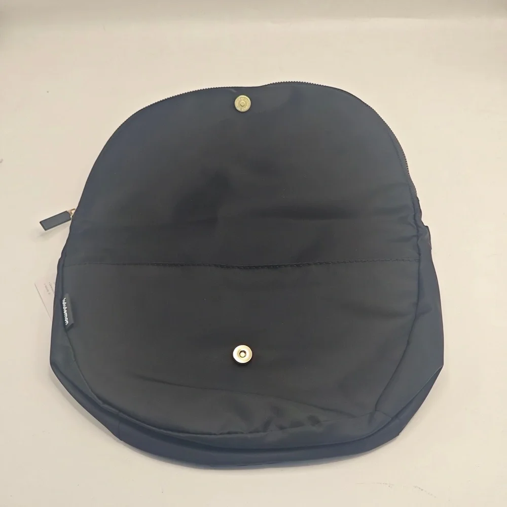 lululemon athletica Black Crescent Zip Crossbody with Gold Hardware - 5L - Picture 6 of 8